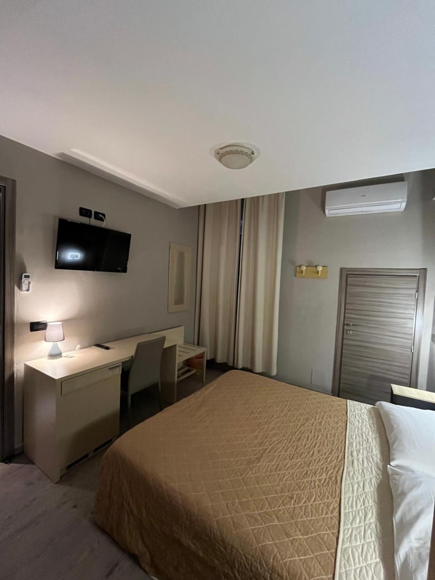 לריצ'י Hotel Pino מראה חיצוני תמונה