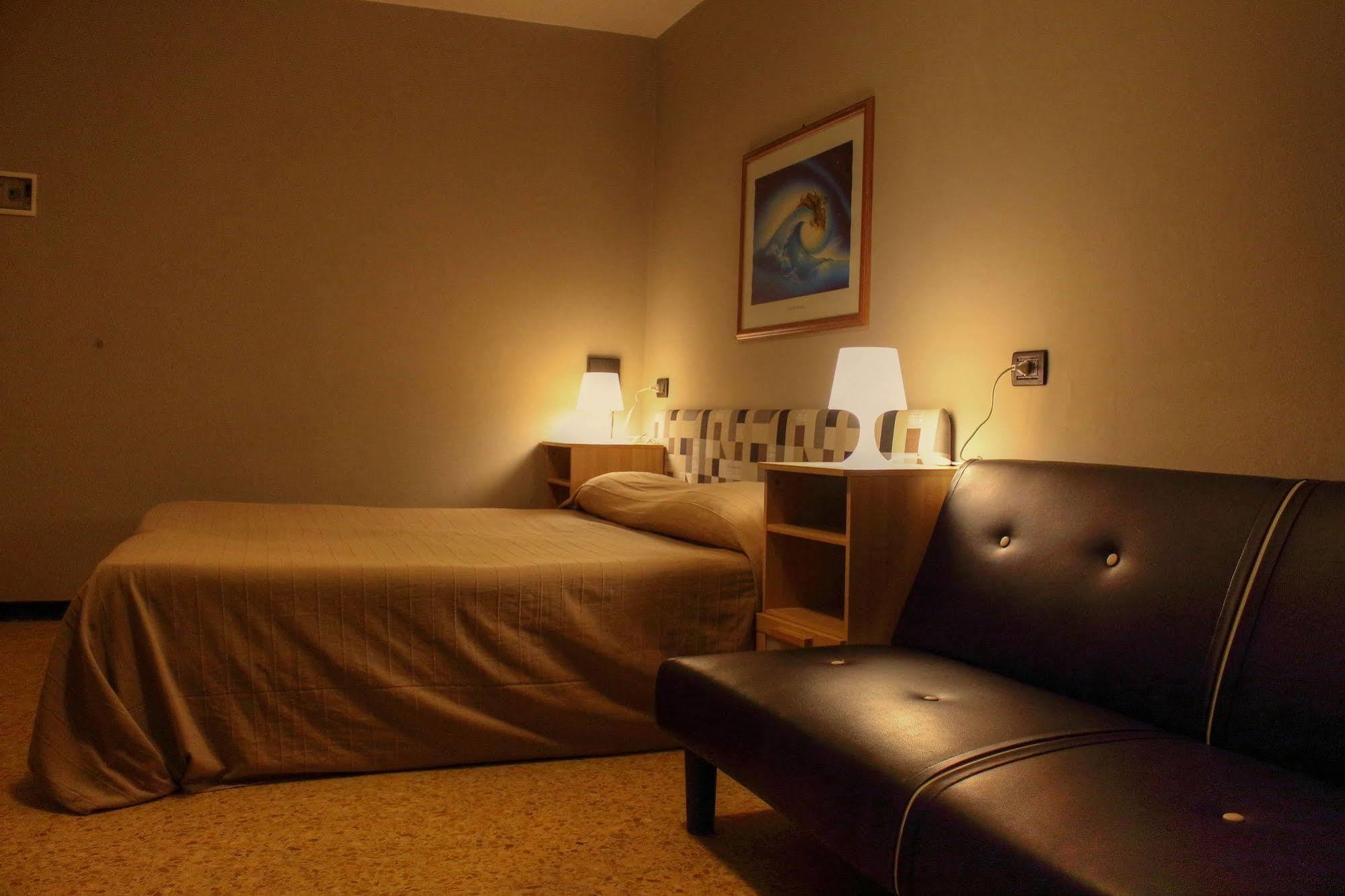 לריצ'י Hotel Pino מראה חיצוני תמונה